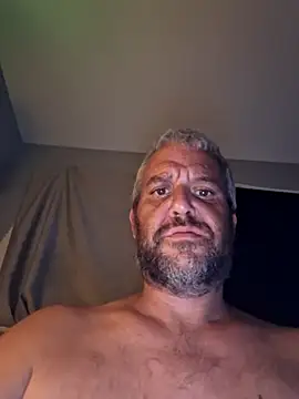 Snapshot of silkstroker6981 chatting on 10.11.25 silkstroker6981 online show from 10.11.25