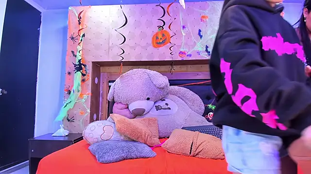 SofiAndNicol online show from 10.29.25