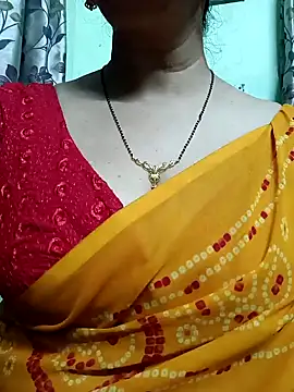 Snapshot of Rosy-B chatting on 12.23.24 Rosy-B online show from 12.23.24