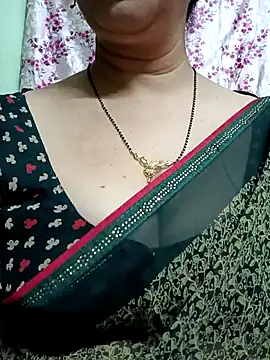 Snapshot of Rosy-B chatting on 01.10.25 Rosy-B online show from 01.10.25