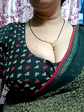 Snapshot of Rosy-B chatting on 01.10.25 Rosy-B online show from 01.10.25