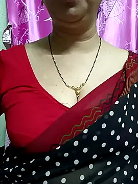 Snapshot of Rosy-B chatting on 02.04.25 Rosy-B online show from 02.04.25