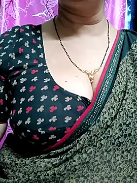 Snapshot of Rosy-B chatting on 02.18.25 Rosy-B online show from 02.18.25