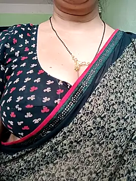 Snapshot of Rosy-B chatting on 02.19.25 Rosy-B online show from 02.19.25