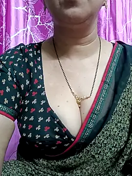 Snapshot of Rosy-B chatting on 03.01.25 Rosy-B online show from 03.01.25