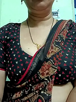 Snapshot of Rosy-B chatting on 03.04.25 Rosy-B online show from 03.04.25