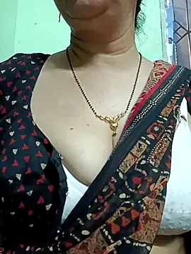 Snapshot of Rosy-B chatting on 03.05.25 Rosy-B online show from 03.05.25