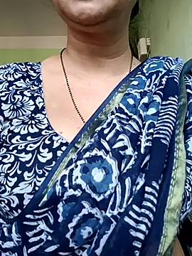 Snapshot of Rosy-B chatting on 03.05.25 Rosy-B online show from 03.05.25