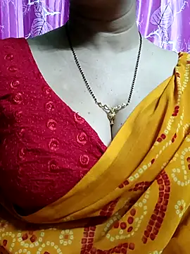 Snapshot of Rosy-B chatting on 03.08.25 Rosy-B online show from 03.08.25