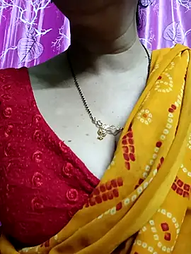 Snapshot of Rosy-B chatting on 03.10.25 Rosy-B online show from 03.10.25