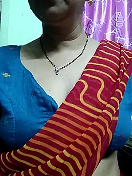 Snapshot of Rosy-B chatting on 10.28.25 Rosy-B online show from 10.28.25