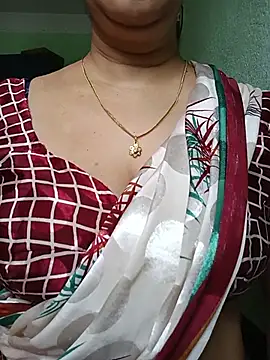 Snapshot of Rosy-B chatting on 07.22.26 Rosy-B online show from 07.22.26