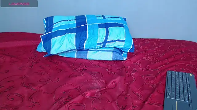 Snapshot of blue_violette_ chatting on 12.29.24 blue violette  online show from 12.29.24