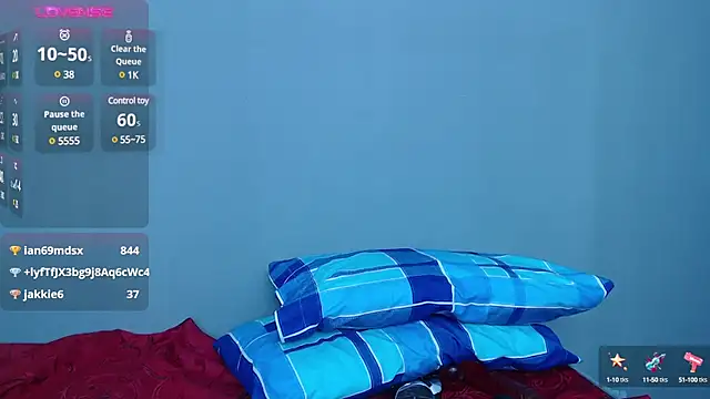 Snapshot of blue_violette_ chatting on 01.10.25 blue violette  online show from 01.10.25