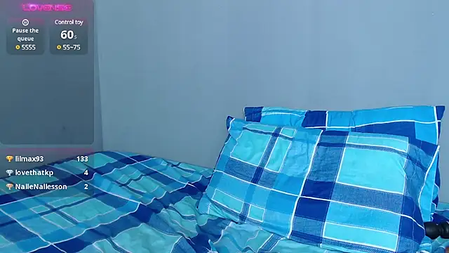 Snapshot of blue_violette_ chatting on 01.20.25 blue violette  online show from 01.20.25