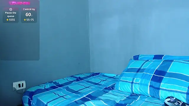 Snapshot of blue_violette_ chatting on 02.04.25 blue violette  online show from 02.04.25