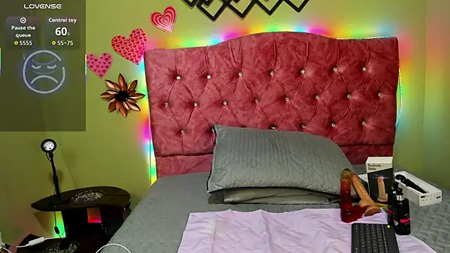 Snapshot of blue_violette_ chatting on 10.14.25 blue violette  online show from 10.14.25