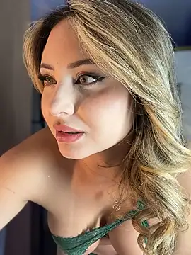 Snapshot of SaraFerreira chatting on 10.01.25 SaraFerreira online show from 10.01.25