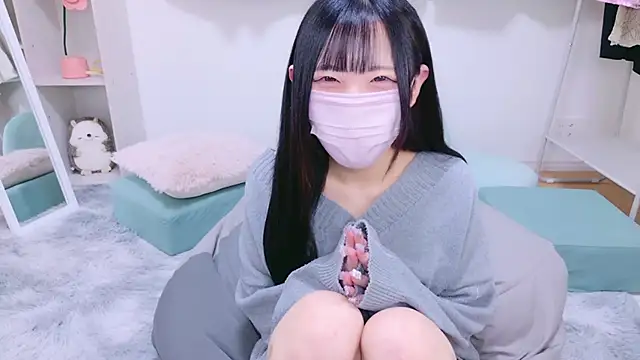 Snapshot of Suzu_ch_xx chatting on 12.04.24 Suzu ch xx online show from 12.04.24