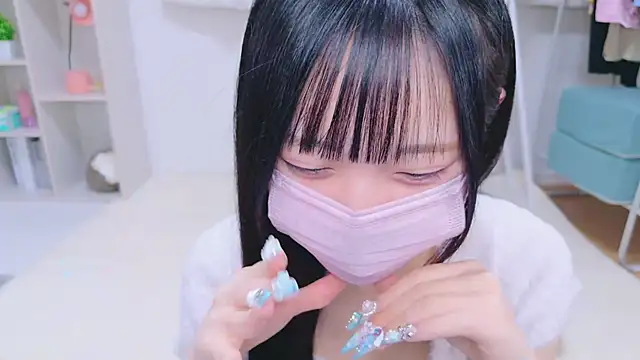 Snapshot of Suzu_ch_xx chatting on 12.13.24 Suzu ch xx online show from 12.13.24