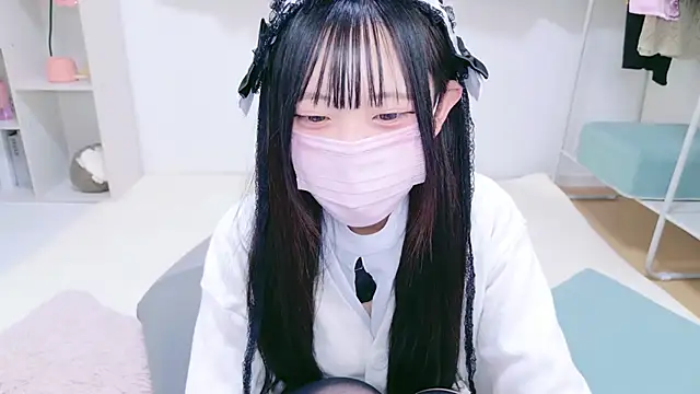 Snapshot of Suzu_ch_xx chatting on 12.15.24 Suzu ch xx online show from 12.15.24