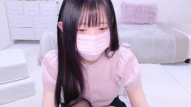 Snapshot of Suzu_ch_xx chatting on 12.16.24 Suzu ch xx online show from 12.16.24