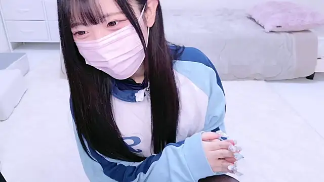 Snapshot of Suzu_ch_xx chatting on 01.03.25 Suzu ch xx online show from 01.03.25