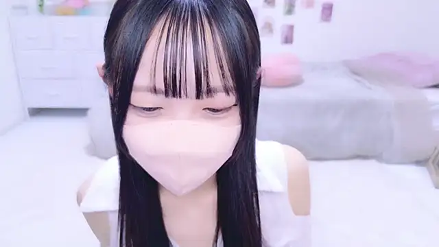 Snapshot of Suzu_ch_xx chatting on 10.05.25 Suzu ch xx online show from 10.05.25