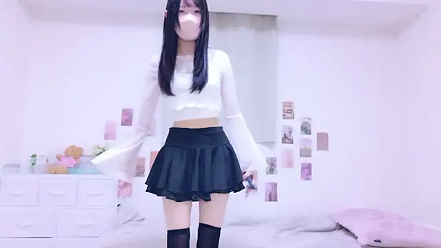 Snapshot of Suzu_ch_xx chatting on 10.16.25 Suzu ch xx online show from 10.16.25