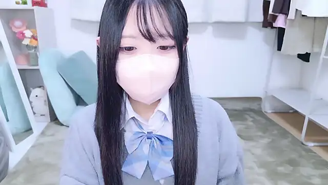 Snapshot of Suzu_ch_xx chatting on 10.25.25 Suzu ch xx online show from 10.25.25