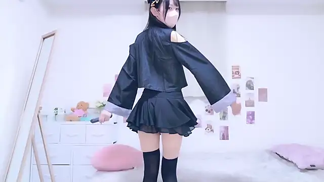 Snapshot of Suzu_ch_xx chatting on 10.26.25 Suzu ch xx online show from 10.26.25