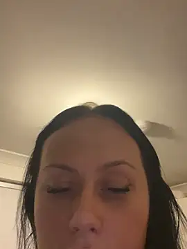 Snapshot of CurvyQueen2023 chatting on 12.22.25 CurvyQueen2023 online show from 12.22.25