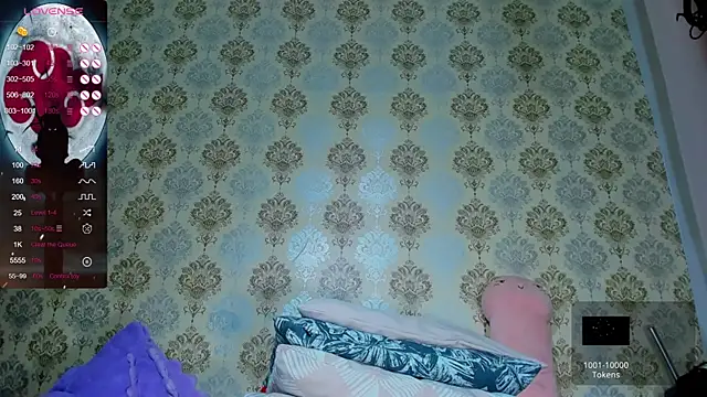 Snapshot of anya_weisz chatting on 02.08.25 anya weisz online show from 02.08.25