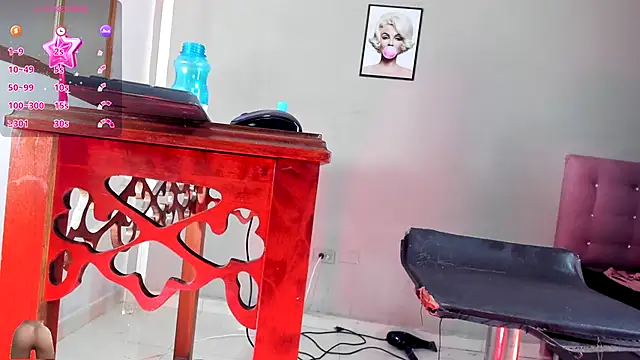 Snapshot of Jimena_Grey chatting on 10.31.25 Jimena Grey online show from 10.31.25