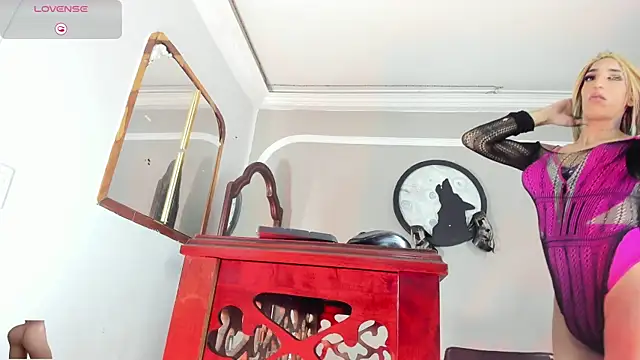 Snapshot of Jimena_Grey chatting on 11.20.25 Jimena Grey online show from 11.20.25