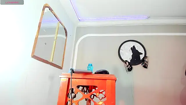 Snapshot of Jimena_Grey chatting on 11.25.25 Jimena Grey online show from 11.25.25