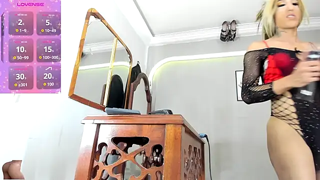 Snapshot of Jimena_Grey chatting on 12.03.25 Jimena Grey online show from 12.03.25