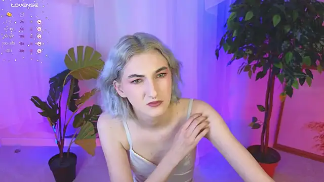 Mia Cheers online show from 12.14.24