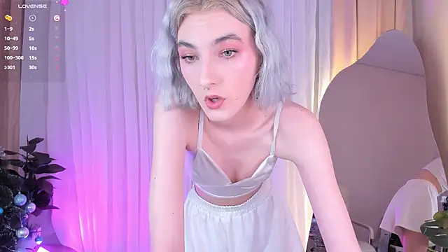 Mia Cheers online show from 12.15.24