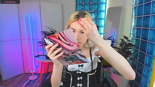 Mia Cheers online show from 02.14.25