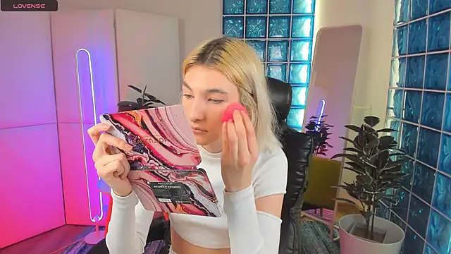 Mia Cheers online show from 02.21.25