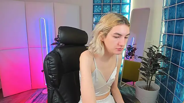 Mia Cheers online show from 03.04.25