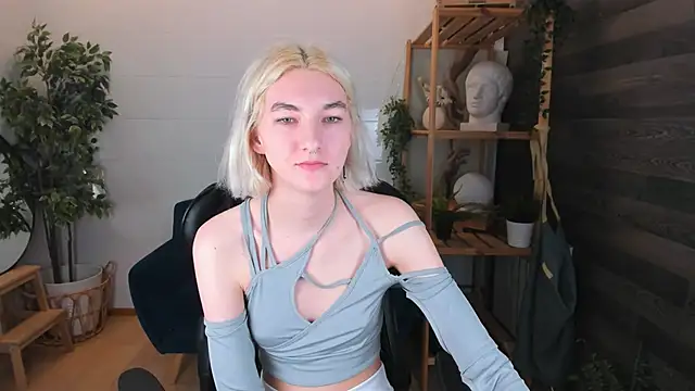 Mia Cheers online show from 03.16.25