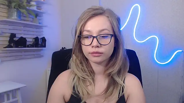 holly xglam online show from 01.22.25