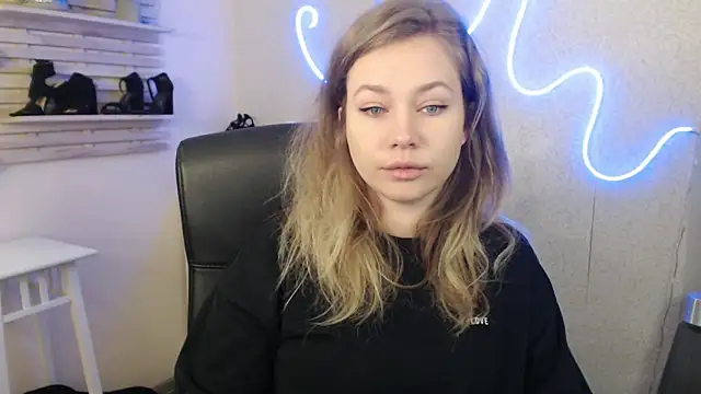 holly xglam online show from 01.30.25