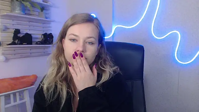 holly xglam online show from 02.07.25