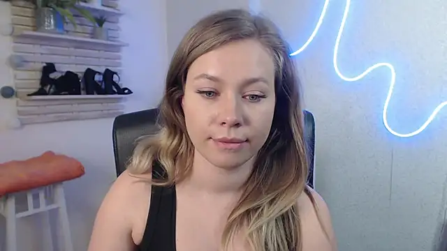 holly xglam online show from 02.26.25