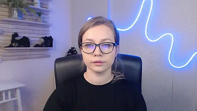 holly xglam online show from 03.07.25