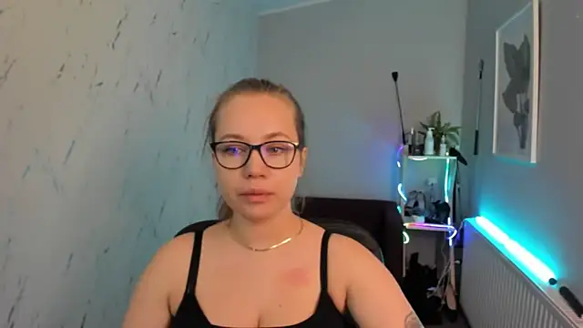 holly xglam online show from 09.24.25