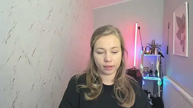 holly xglam online show from 10.07.25